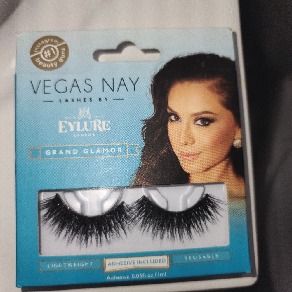 Vegas Nay eyelashes